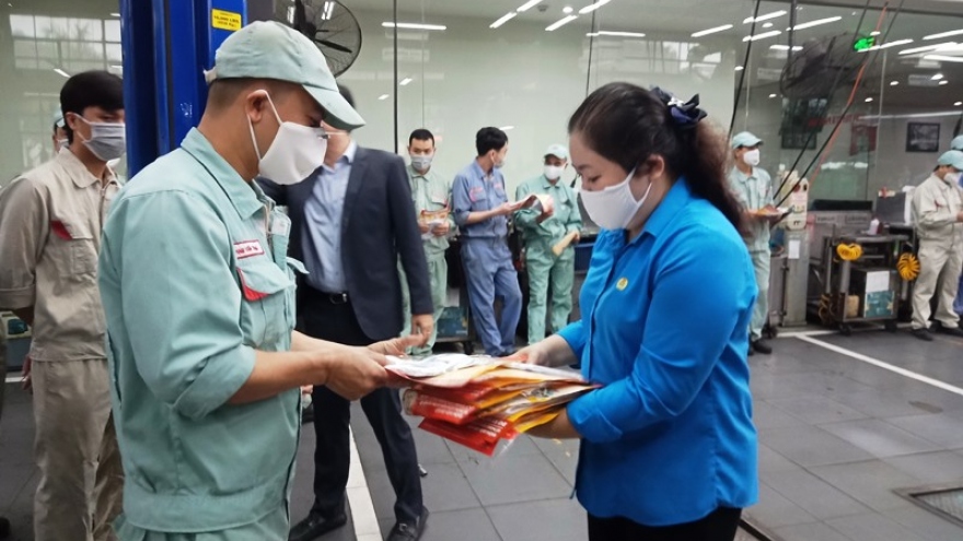 Hà Nội đề nghị chuyển hỗ trợ vé xe cho công nhân về quê ăn Tết sang hỗ trợ tiền mặt